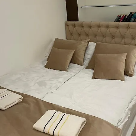 Tim With Private Parking شقة