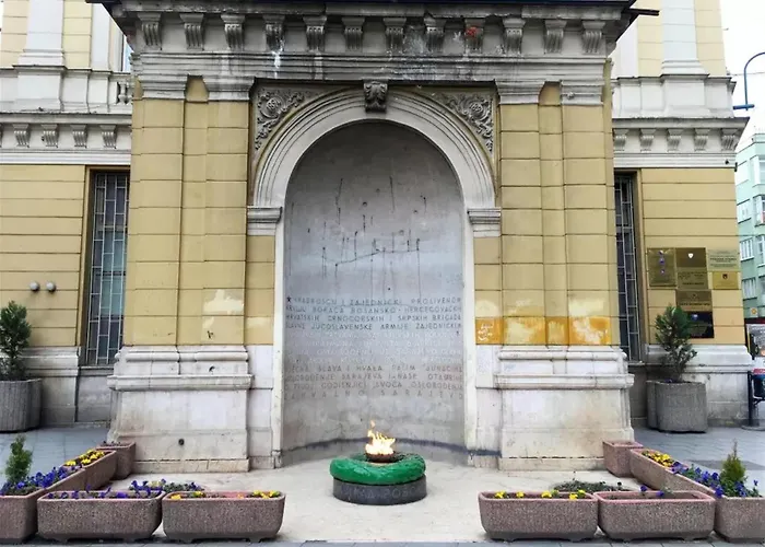 Tim With Private Parking *