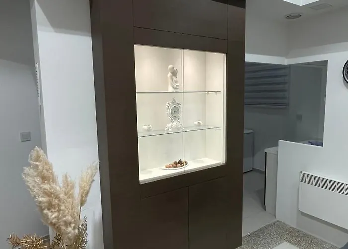 Tim With Private Parking شقة